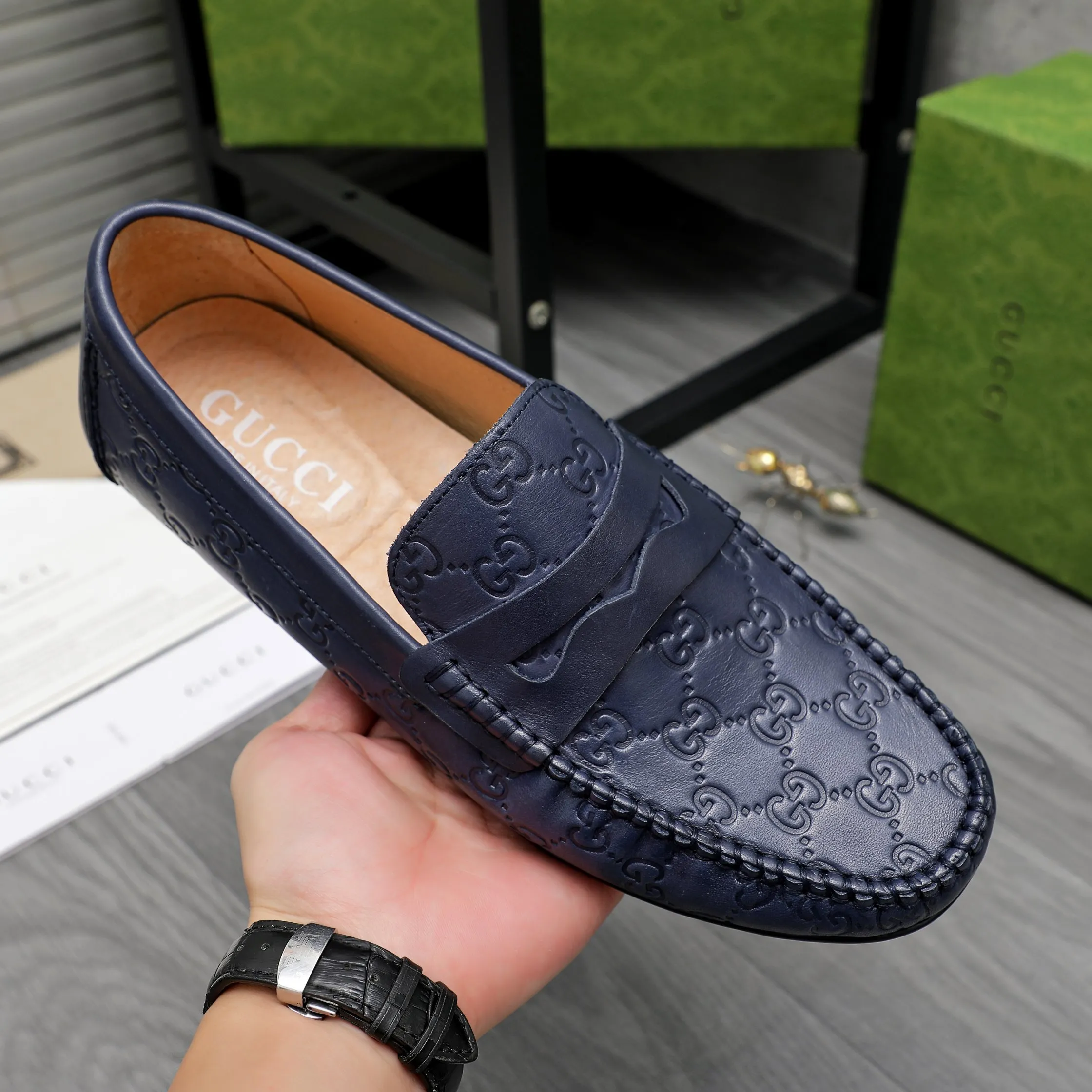 Men's shoes 💰380 Product trademark: GUCCI "Gucci" casual slip-on beanie shoes Regular size: 38-45 (45 is custom-made and non-returnable) Product materials: Selected high-quality embossed cowhide upper, pigskin lining, beanie outsole